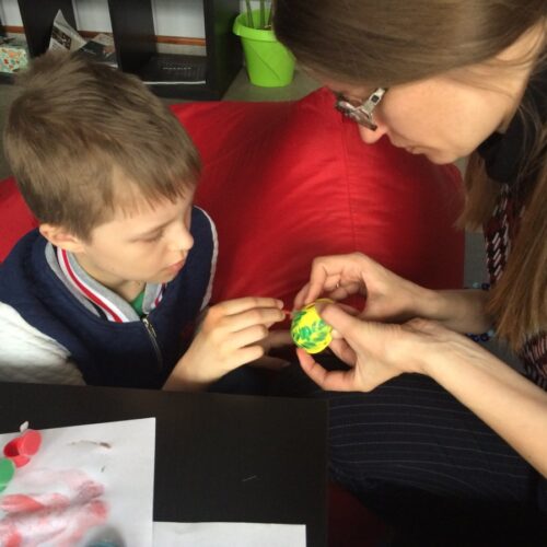 Творчество заряжает: мастер-классы для детей с аутизмом